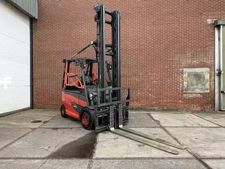 Elektromos 4 kerekű 2017  Linde E40H-01/600 (1)