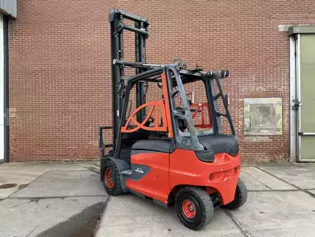 Elektromos 4 kerekű 2017  Linde E40H-01/600 (2)