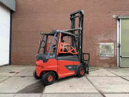 Elektromos 4 kerekű 2017  Linde E40H-01/600 (4)