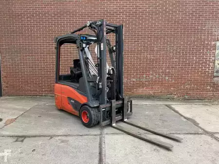 Elektromos 3 kerekű 2015  Linde E18-02 (1)