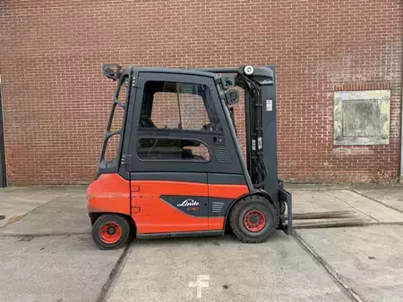 Elektromos 4 kerekű 2015  Linde E30-01 (2)