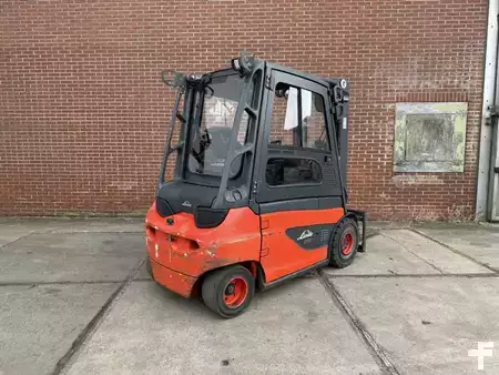 Elektromos 4 kerekű 2015  Linde E30-01 (3)