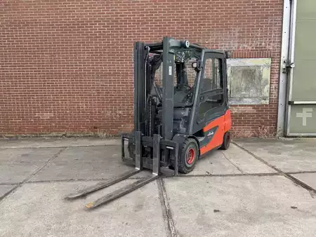 Elektromos 4 kerekű 2015  Linde E30-01 (4)