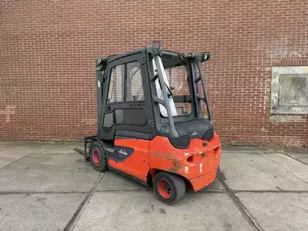 Elektromos 4 kerekű 2015  Linde E30-01 (5)