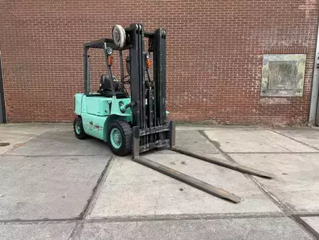 Diesel heftrucks 1990  Mitsubishi FD25-T (1)
