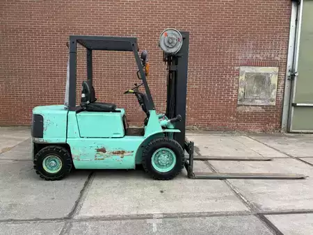 Diesel heftrucks 1990  Mitsubishi FD25-T (2)