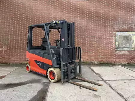 4-wiel elektrische heftrucks 2012  Linde E30HL-01/600 (1)