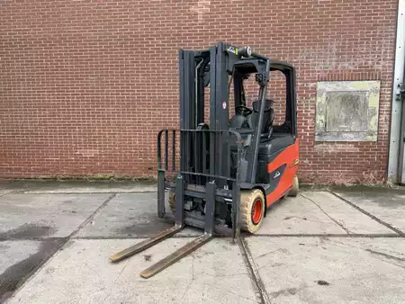 4-wiel elektrische heftrucks 2012  Linde E30HL-01/600 (3)