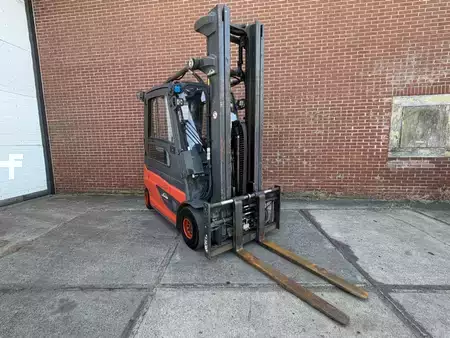 4-wiel elektrische heftrucks 2014  Linde E25L-01 (1)