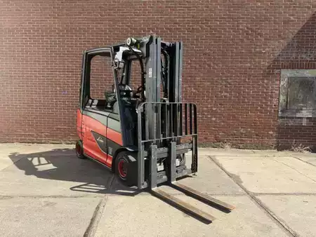 4-wiel elektrische heftrucks 2011  Linde E25HL-01/600 (1)