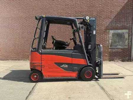 4-wiel elektrische heftrucks 2011  Linde E25HL-01/600 (2)