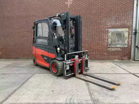 Elektryczne 4-kołowe 2017  Linde E45HL-01/600 (1)