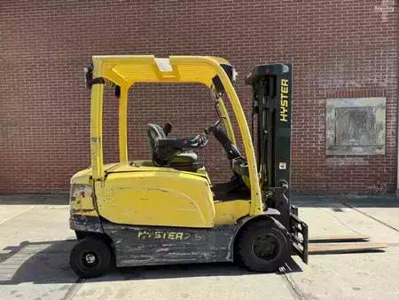 Elektryczne 4-kołowe 2013  Hyster J2.5XN (2)