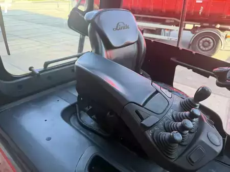 Sähkö - 4 pyör 2018  Linde E35HL-01 (9)