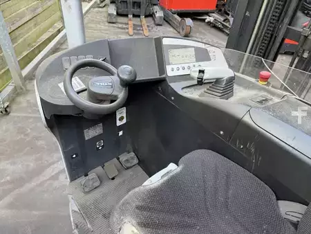 Reach Truck 2010  Still FM-X17 (4)