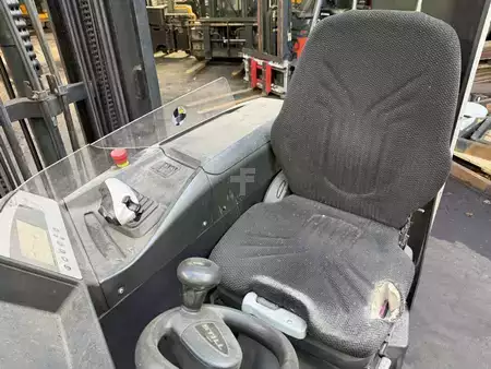 Reach Truck 2010  Still FM-X17 (5)