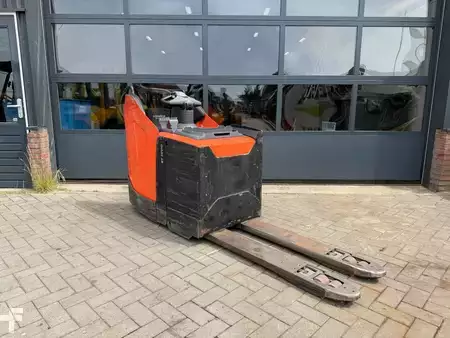 Stapelaars met staplatform  Toyota LPE250 (3)