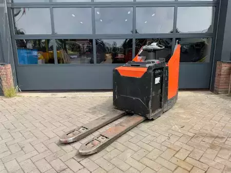 Stapelaars met staplatform  Toyota LPE250 (4)