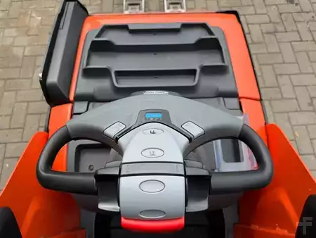 Stapelaars met staplatform  Toyota LPE250 (7)