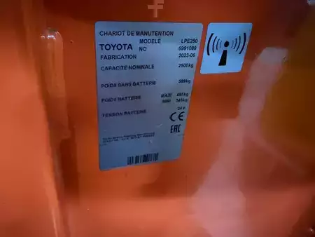 Stapelaars met staplatform  Toyota LPE250 (9)