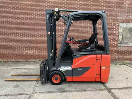 3-wiel elektrische heftrucks 2010  Linde E16H-01 (2)