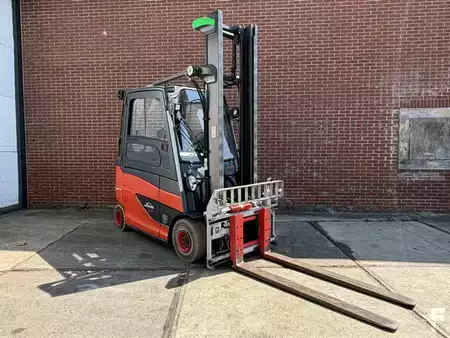 4-wiel elektrische heftrucks 2016  Linde E25HL-01/600 (1)