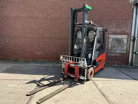4-wiel elektrische heftrucks 2016  Linde E25HL-01/600 (4)