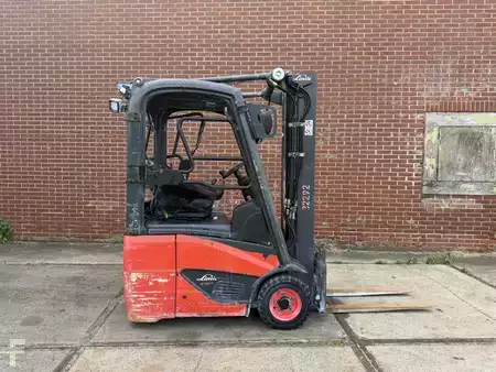 Carrelli elettrici 3 ruote 2018  Linde E12-02 (2)