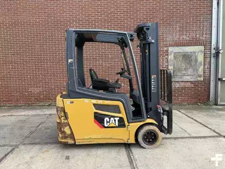 Carrelli elettrici 3 ruote - CAT Lift Trucks 2ET4000 (2)