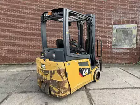 Carrelli elettrici 3 ruote - CAT Lift Trucks 2ET4000 (3)