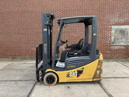 Carrelli elettrici 3 ruote - CAT Lift Trucks 2ET4000 (6)