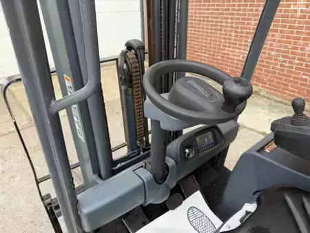 Carrelli elettrici 3 ruote - CAT Lift Trucks 2ET4000 (8)