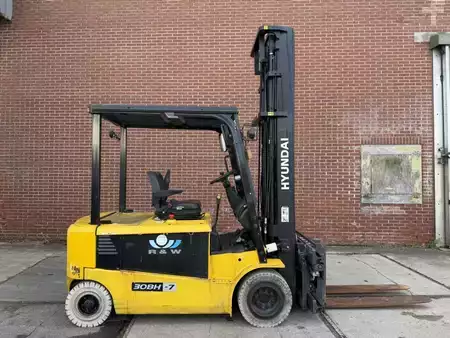 Elektro 4 Rad 2009  Hyundai 30BH-7 (2)