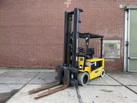 Elektro 4 Rad 2009  Hyundai 30BH-7 (4)