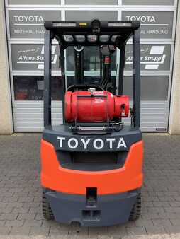 Empilhador a gás 2020  Toyota 02-8FGF18 (3)