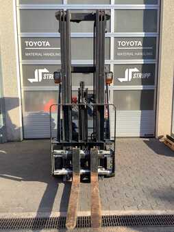 Propane Forklifts 2016  Toyota 02-8FGF20 (2)