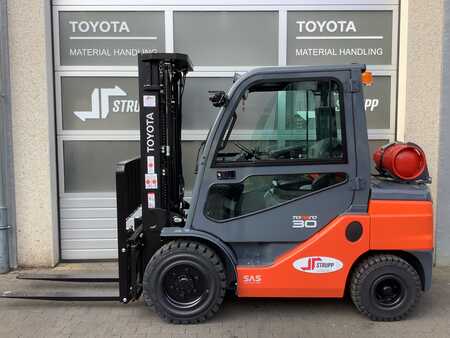 Propane Forklifts 2023  Toyota 02-8FGF30 (1)