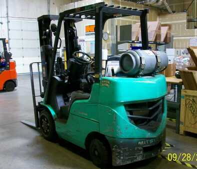 Eléctrica de 4 ruedas 2008  Mitsubishi FGC25N (2)