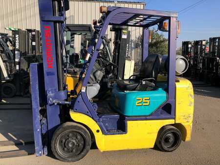 Eléctrica de 4 ruedas 2001  Komatsu FG25ST-12 (1)