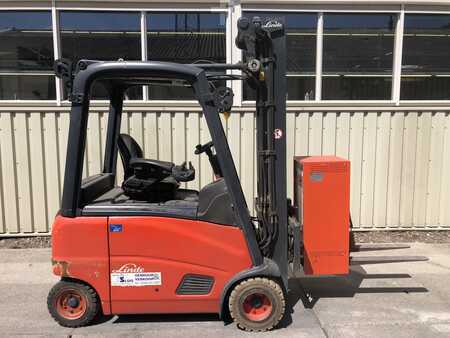 Elektryczne 4-kołowe 2012 Linde E20PH-01 (1)