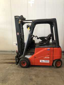 Elektryczne 4-kołowe 2009 Linde E20PH-01 (1)