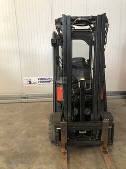 Elektryczne 4-kołowe 2014 Linde H18T-01 (2)