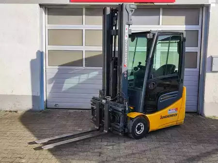 Elektro 3 Rad 2015  Jungheinrich EFG215 (1)