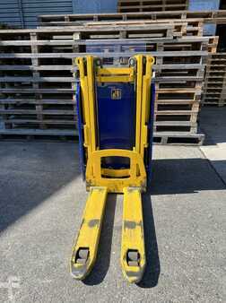 Apilador conductor sentado 2013 Stöcklin EFI 1600 A18 (3)