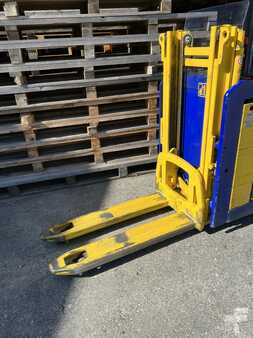 Apilador conductor sentado 2013 Stöcklin EFI 1600 A18 (2)