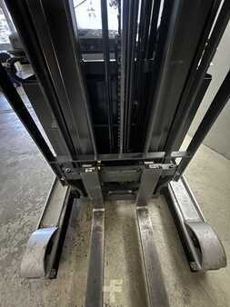 Carretilla retráctil 2015 Stöcklin EFR 1400 (3)