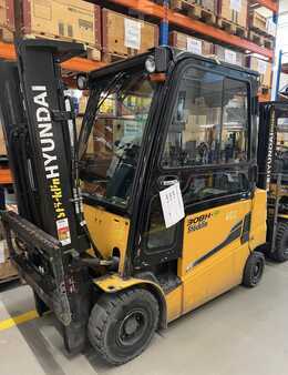 Electric - 4 wheels 2019  Hyundai 30BH-9 (1)