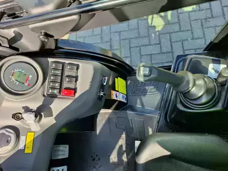 Dieselový VZV 2025  Manitou MC 25-4 D K  | 2025 | Closed cabin (13)