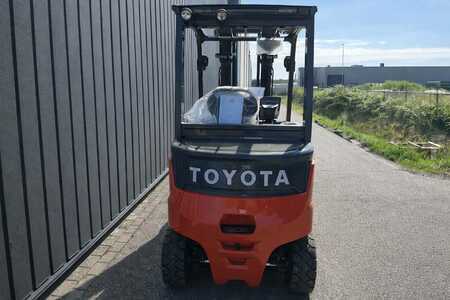 Eléctrico - 4 rodas 2024  Toyota Traigo 80 9FBM35T | 2024 (6)