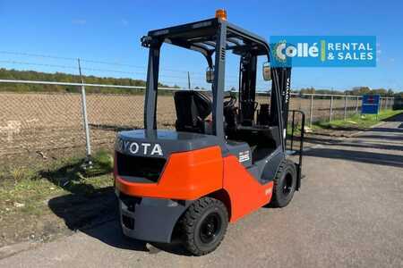 Dízel targoncák 2022  Toyota 8 FDF 25 | 2022 (8)